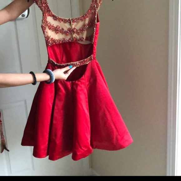 Red Sherri Hill Formal or Prom Dress size 0 - Picture 2 of 6